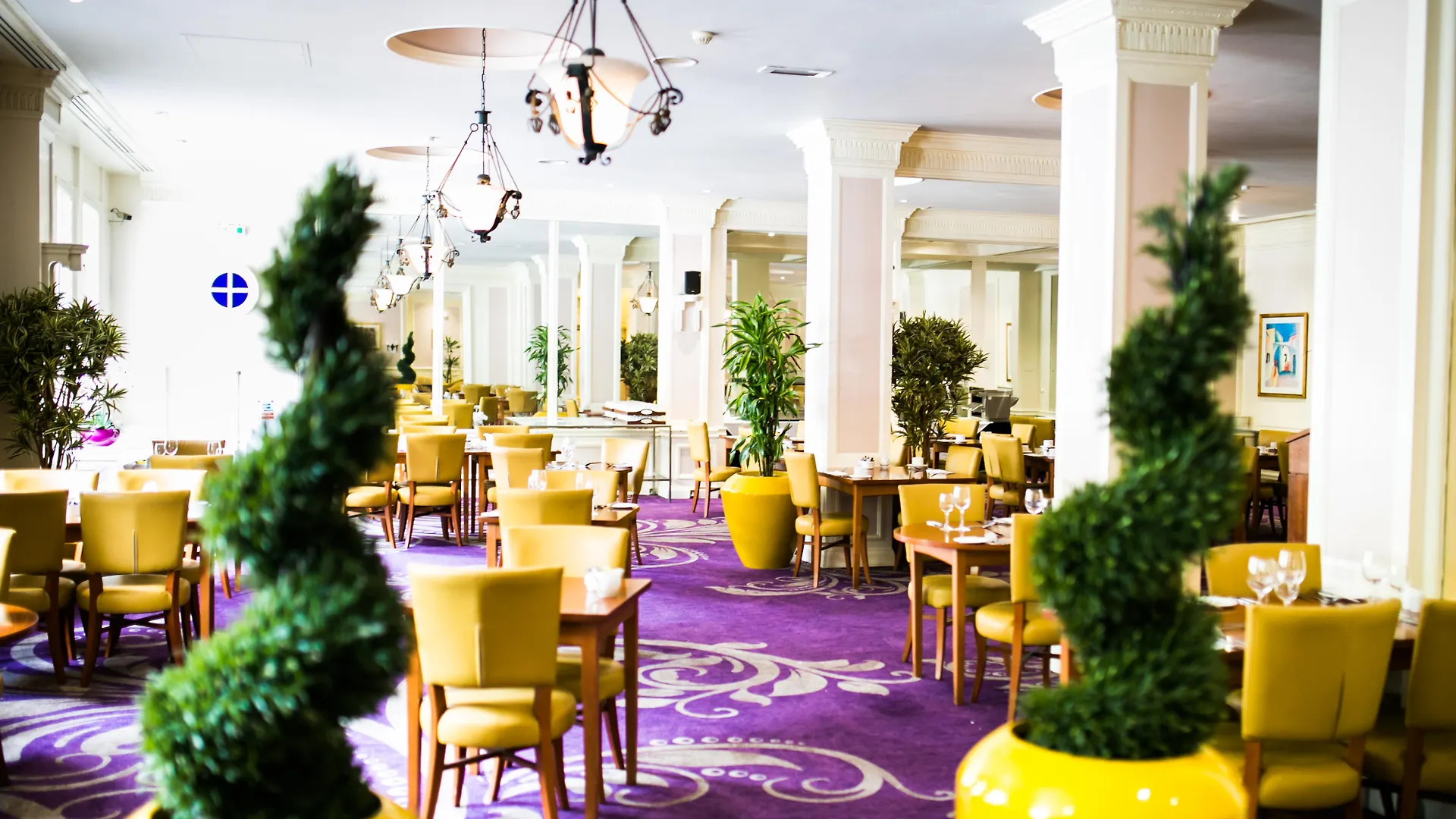 ***  The Angel Hotel Cardiff Birleşik Krallık