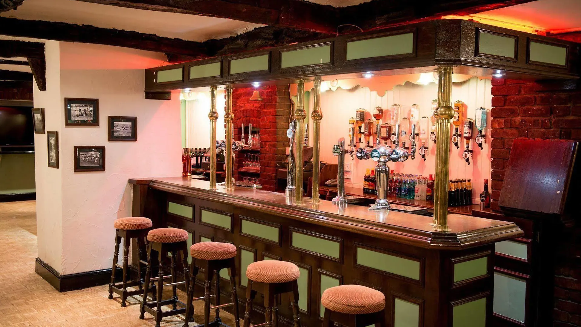 The Angel Hotel Cardiff 3*,  Birleşik Krallık